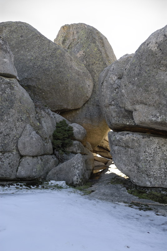 Rocas en la cuerda ante el Arroyo del Veneno