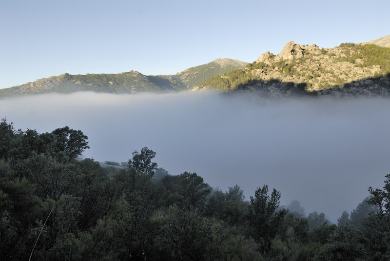 Mar de nubes ascendiendo a Pea Sirio