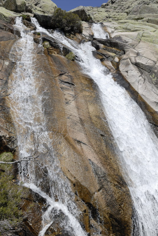 Cada de agua en la Cola de Caballo