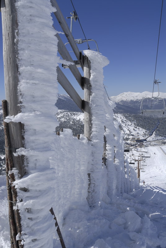 La nieve adherida