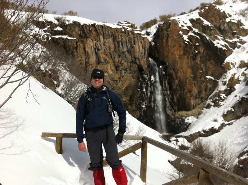 Ante la cascada